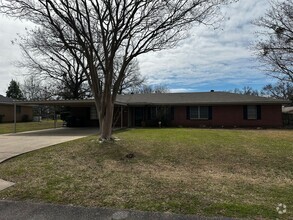 Building Photo - 4 Bedroom in Pine Tree ISD