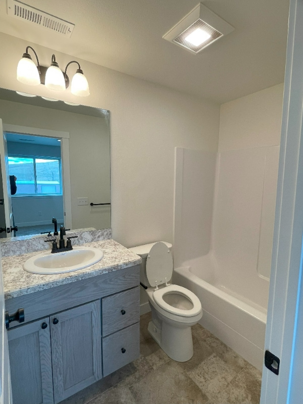 Building Photo - 502 E 2nd Ave