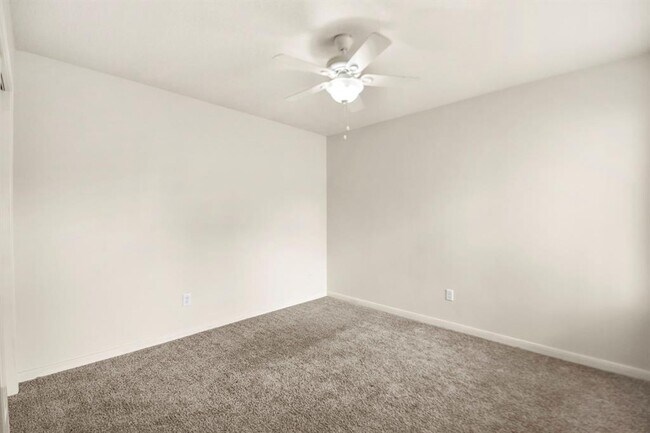 Building Photo - 3619 Slocom Dr