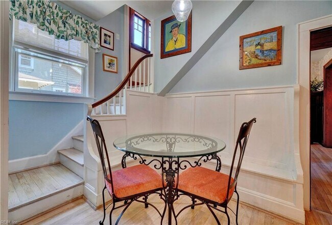 Building Photo - LARCHMONT