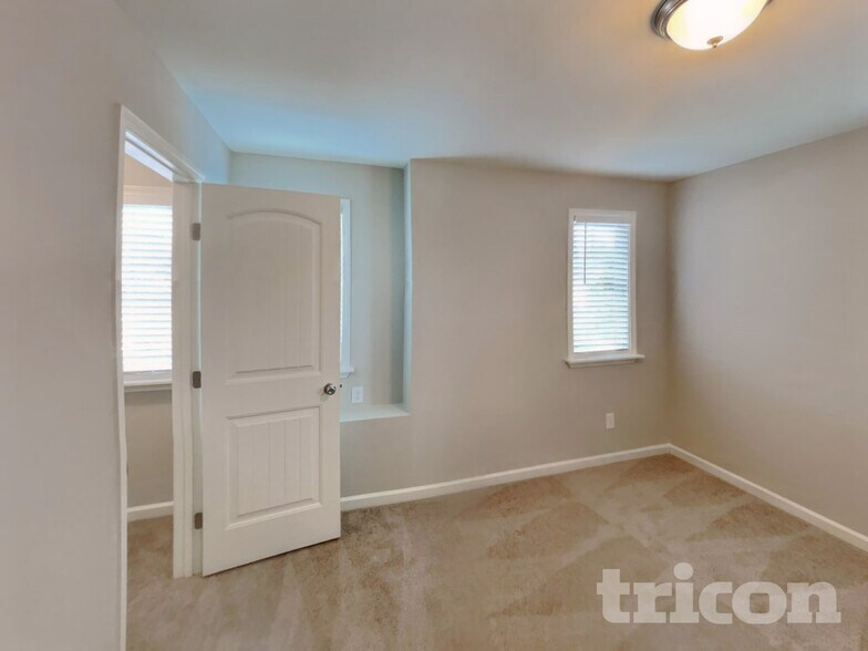 Building Photo - 2007 Wintergreen Way