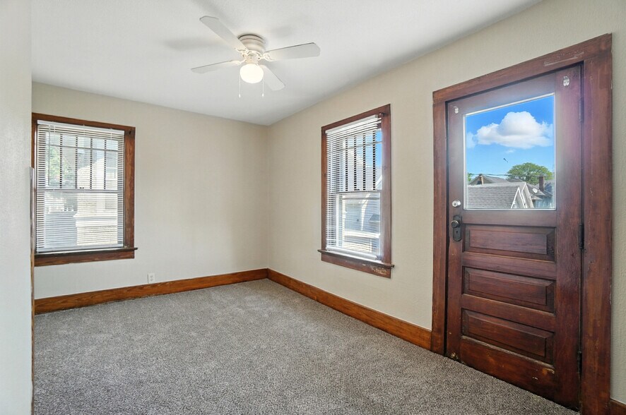 Building Photo - 2911 Broadway