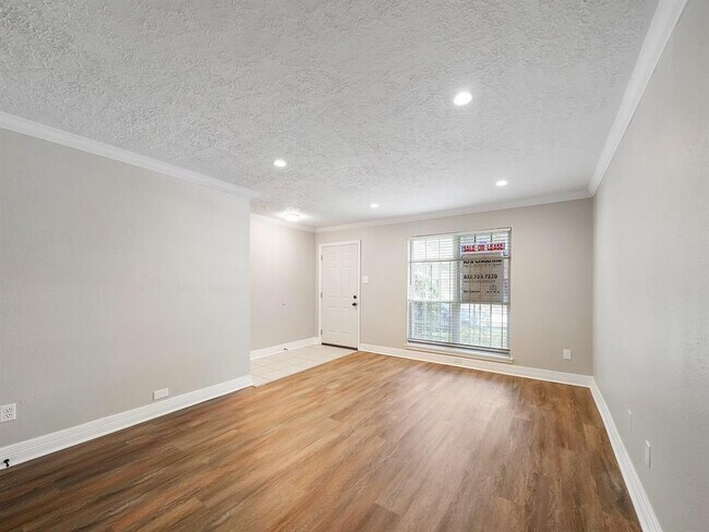 Building Photo - 6402 Del Monte Dr