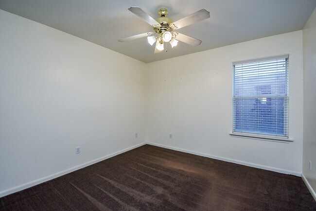Building Photo - 20802 Oak Rain Ct