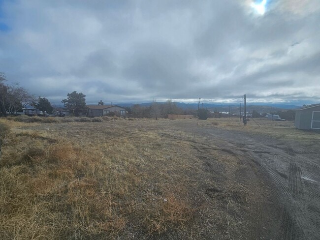 Building Photo - Like New 3 Bedroom On Acre Plus in Moundhouse