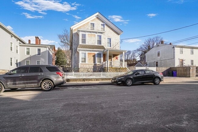Primary Photo - 107 Danforth St
