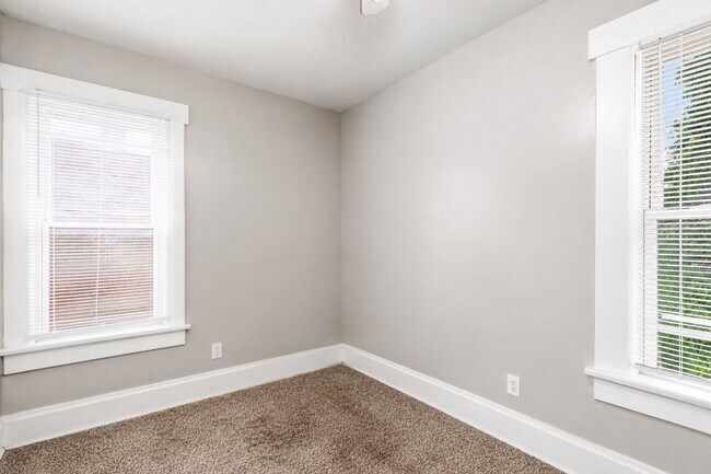 Building Photo - 24 E Blake Ave