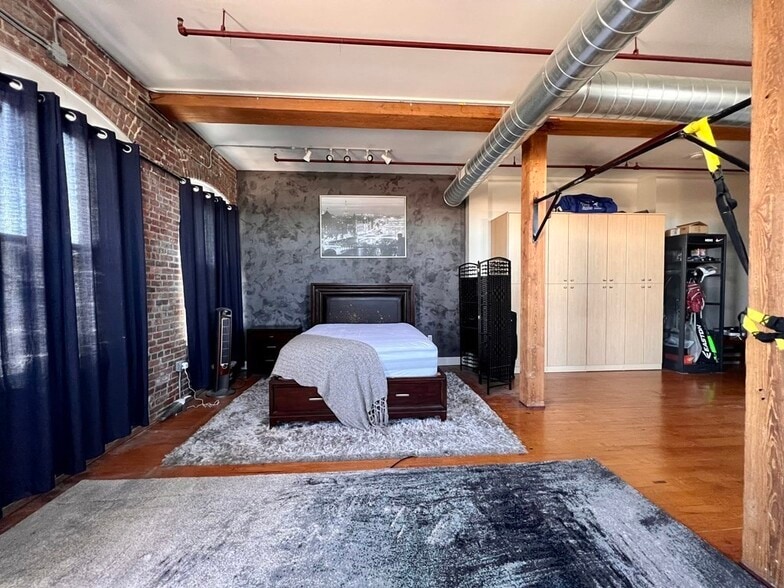 Building Photo - 250 Brighton Ave