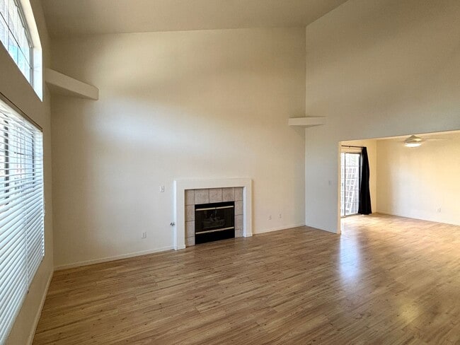 Building Photo - Great Two Bedroom Townhouse with a 1 car garage near Silverado Ranch area