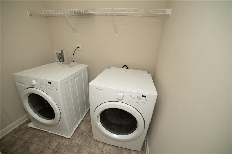 Building Photo - 376 Pernell