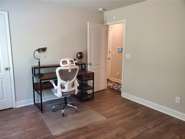 Building Photo - 201 Aventine Ln