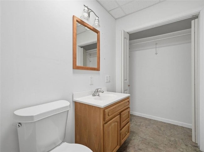 Building Photo - 166 Cove Hill