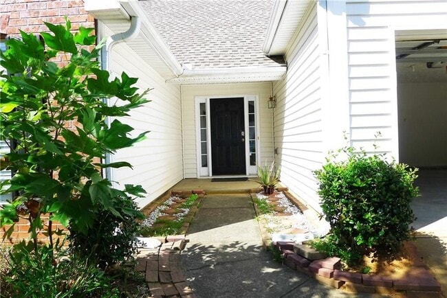 Building Photo - 327 Lee Miller Dr