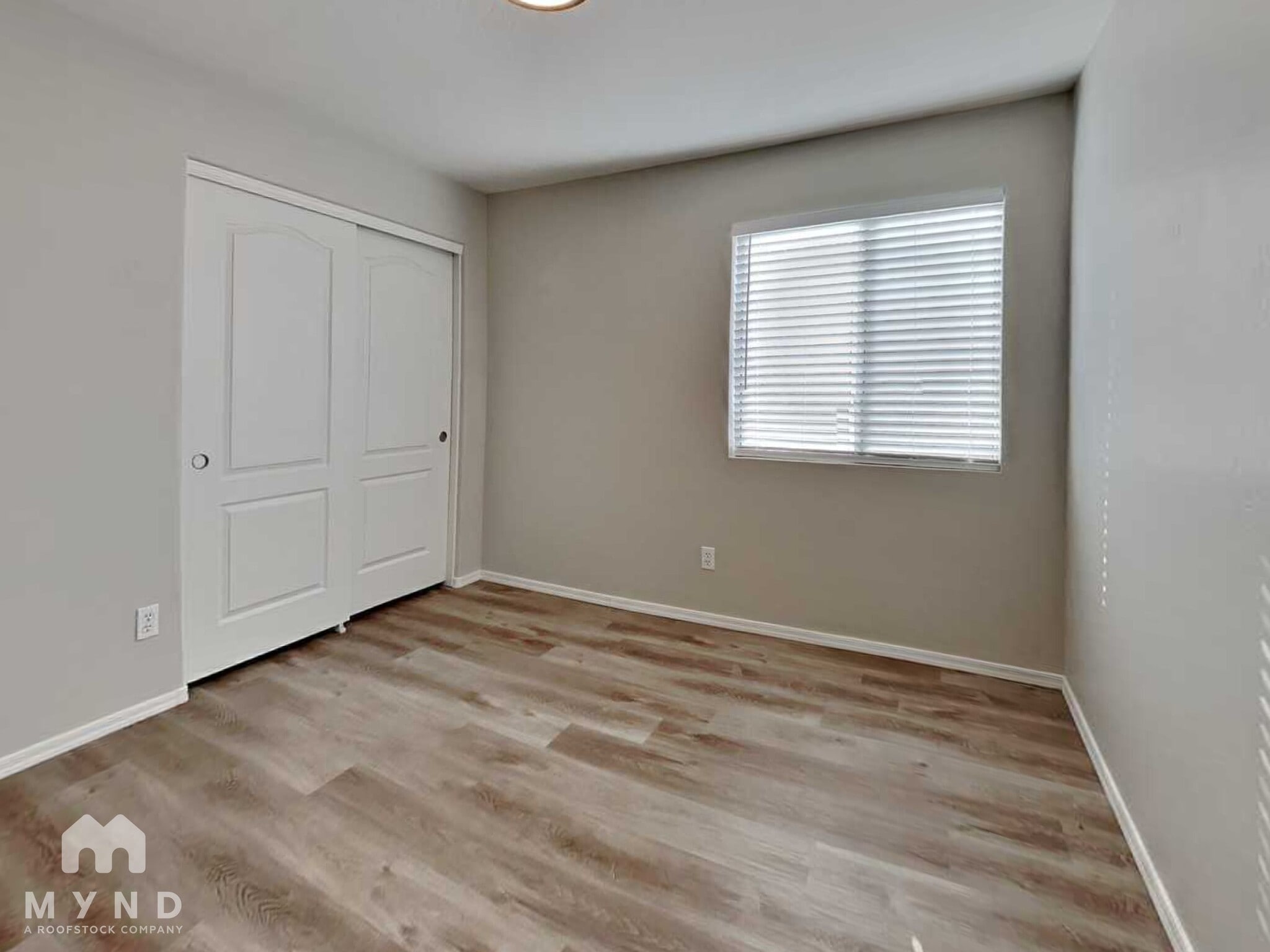 Building Photo - 1045 W Todd Dr