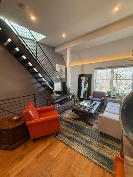 Building Photo - 1221 Oates St NE