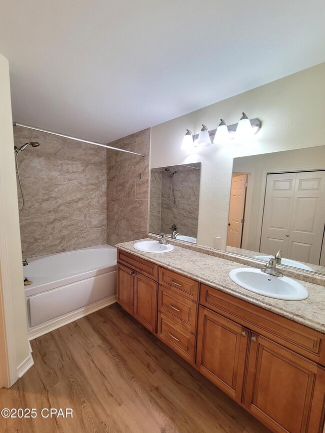 Building Photo - 3225 Azalea Cir