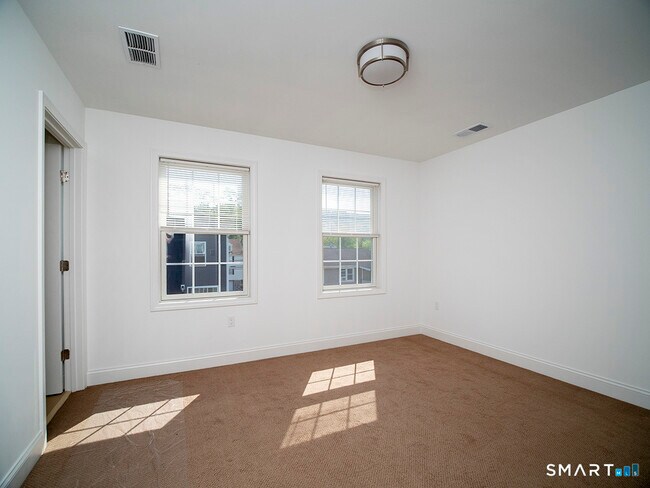 Building Photo - 44 Mettler St
