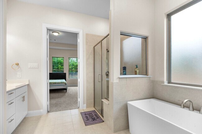 Building Photo - 16050 Talamore Ln