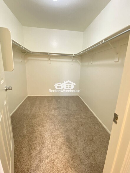 Building Photo - 4149 E Devon Dr