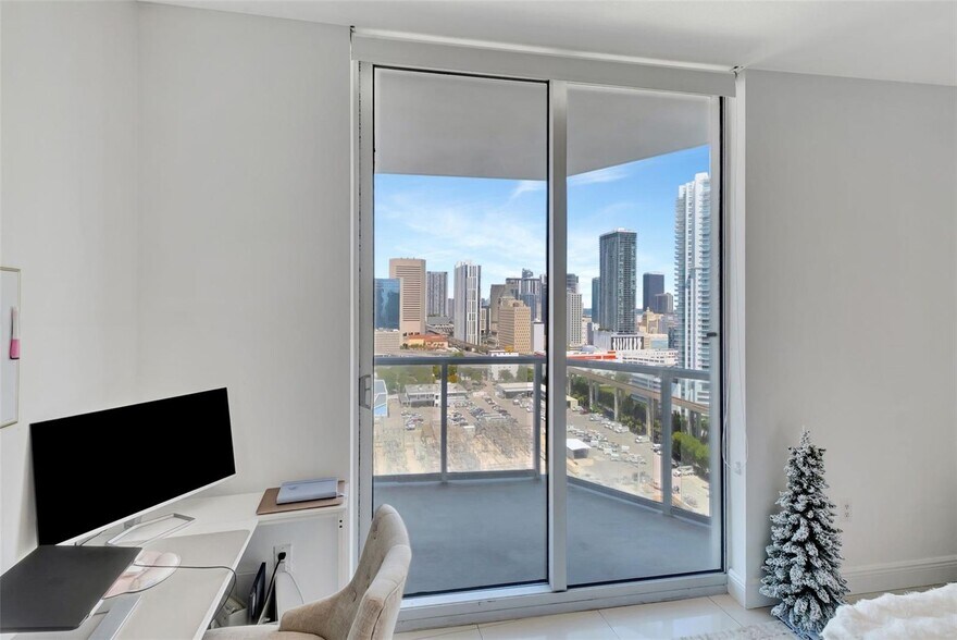 Building Photo - 185 SW 7th St