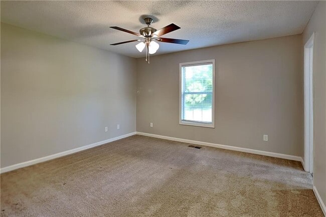 Building Photo - 107 Ivy Trace Ln