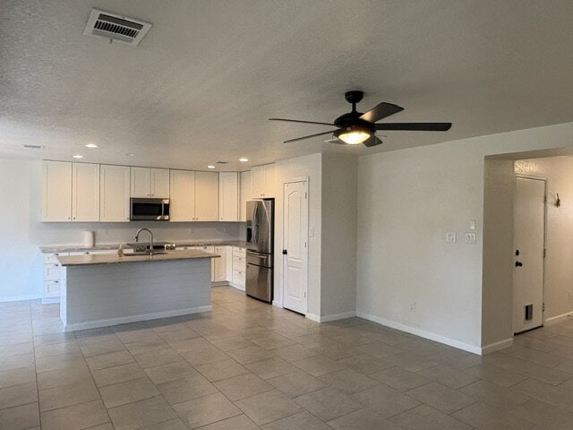 Building Photo - Move In Ready 3 Bedroom Near UTSA, La Cantera and The Rim