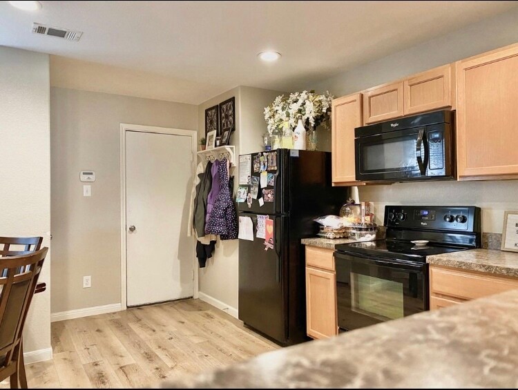 Building Photo - 118 Feverbush Dr