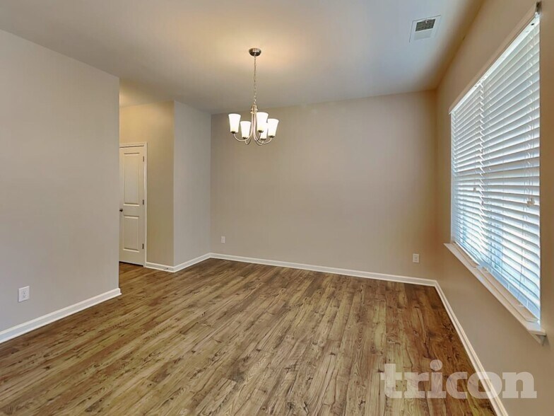 Building Photo - 150 King William Dr