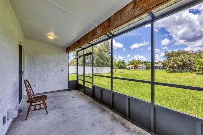 Building Photo - 5439 Kenwood Dr