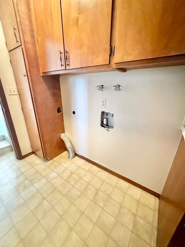 Building Photo - 745 Nyssa Dr