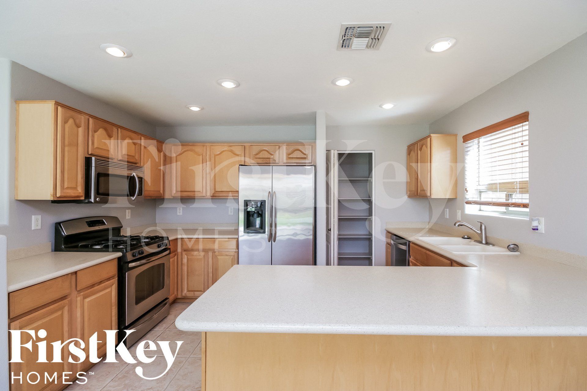 Building Photo - 375 W Jersey Way