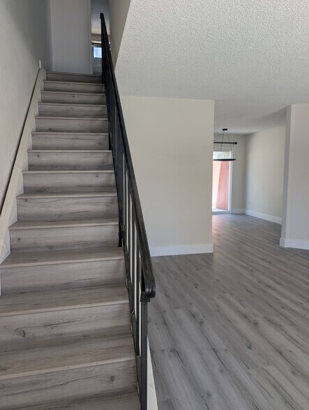 Building Photo - 5166 Dunbar Dr