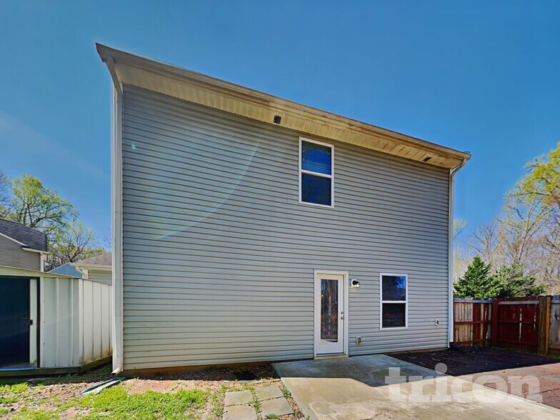 Building Photo - 704 Rocky Grove Glen