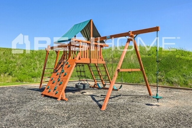 Building Photo - 3024 Haystack Dr