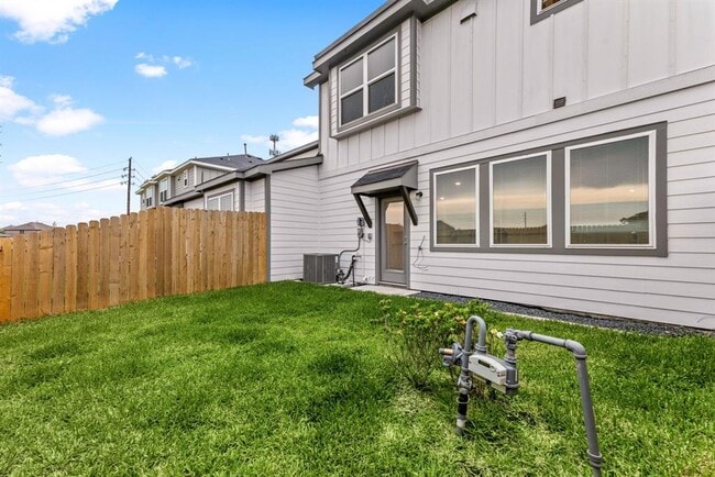 Building Photo - 27931 Western Crk Ct