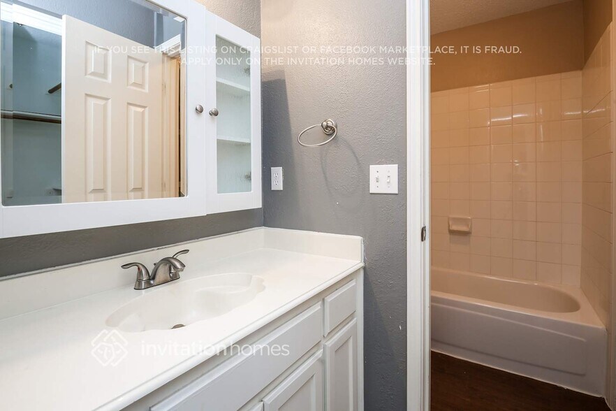 Building Photo - 1008 Sandy Creek Dr