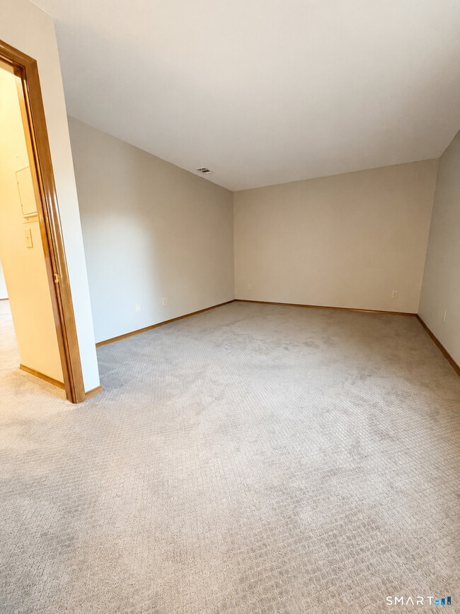 Building Photo - 80 Little Oak Ln