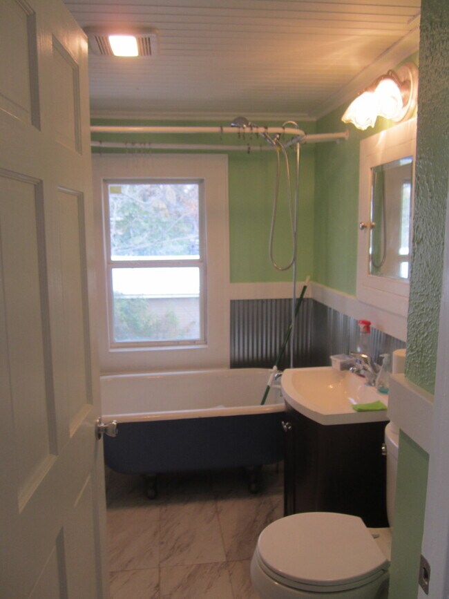 Building Photo - 3942 Emerson Ave N