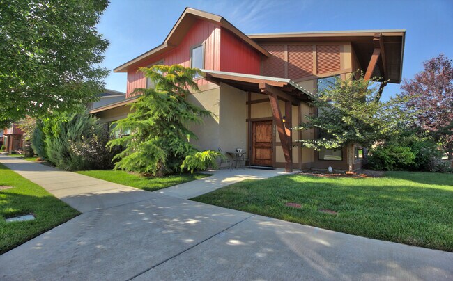 Building Photo - 1262 E Lone Shore Dr