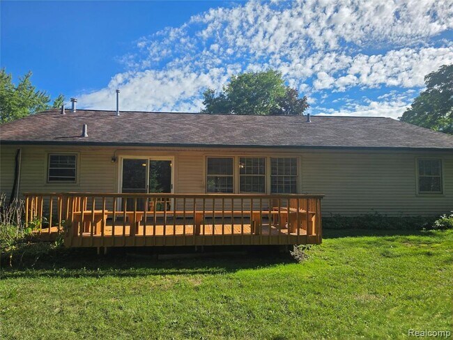 Building Photo - 2951 Hill Dr