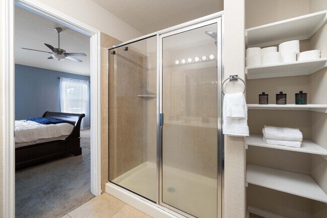 Building Photo - 11515 N Peak