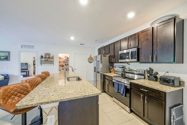 Building Photo - 4042 SW Jaqust St