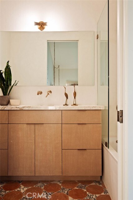 Building Photo - 354 5th