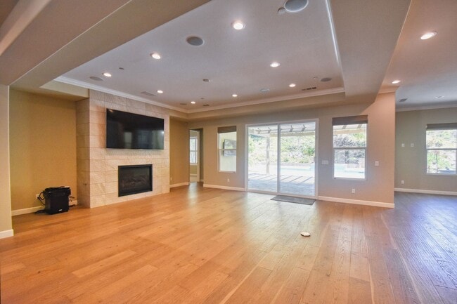 Building Photo - 5 Bedroom Resort-Style Estate with Pool, S...