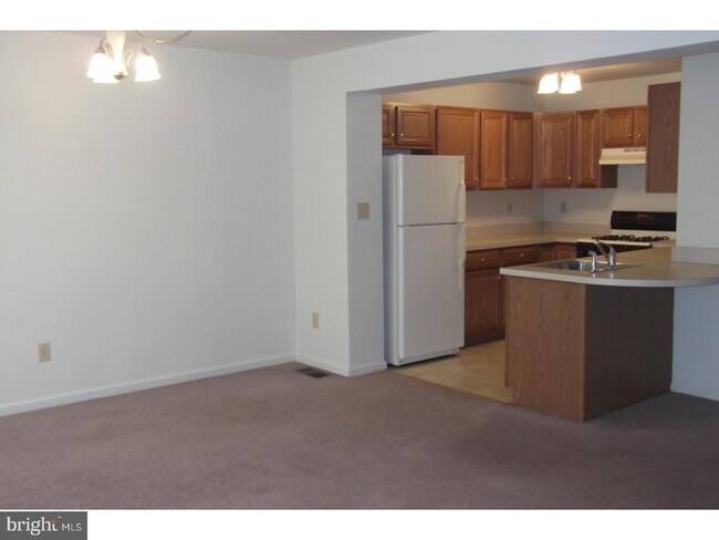 Building Photo - 108 Fairway Dr