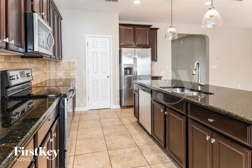 Building Photo - 240 Straw Pond Way