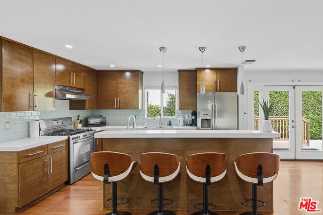 Building Photo - 1610 S Hayworth Ave