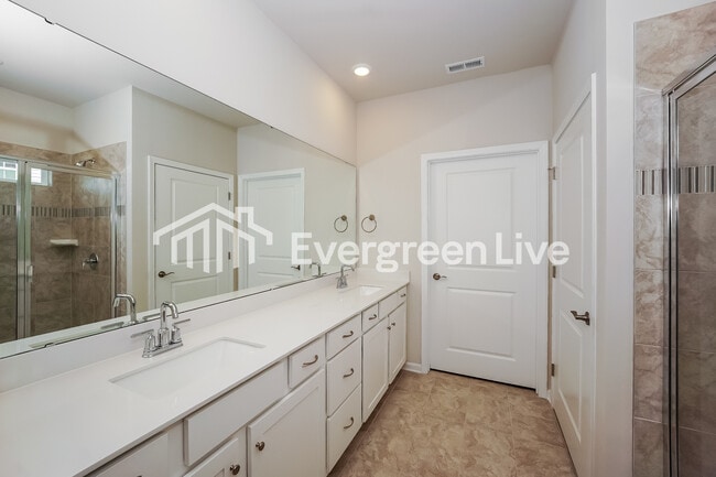 Building Photo - 6460 Fairfax Ct