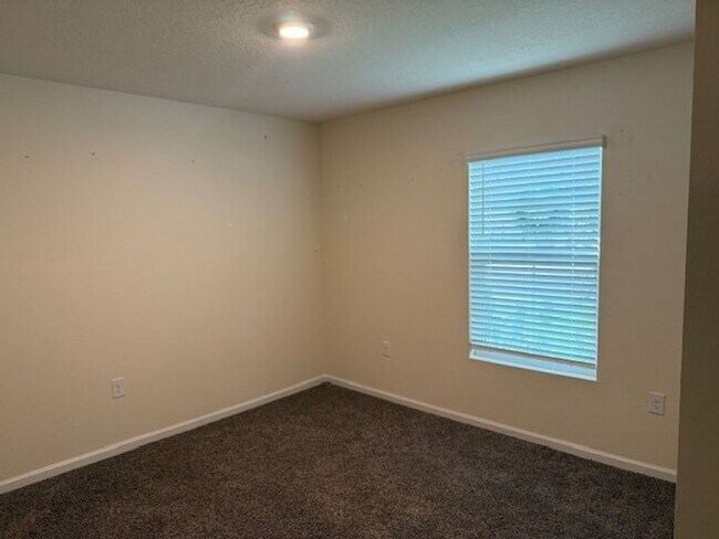 Building Photo - Like New 4/2 St. Augustine