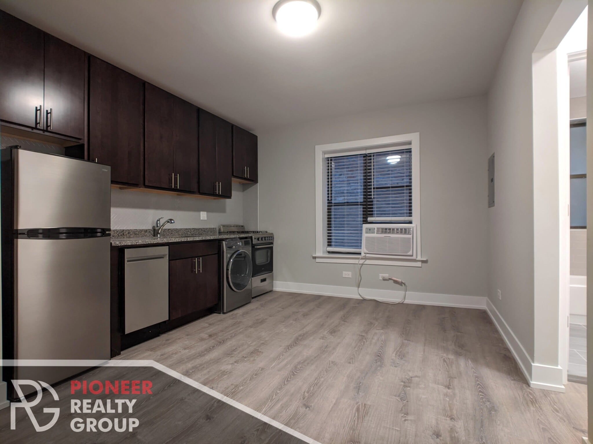 Building Photo - 423 W Belden Ave